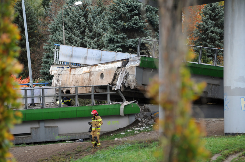 Koszalin, zawaliła się część rozbieranego wiaduktu na al. Monte Cassino