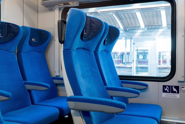 Pociąg Flirt 3, wyprodukowany prawie w całości w Polsce przez konsorcjum Stadler-NEWAG dla PKP Intercity