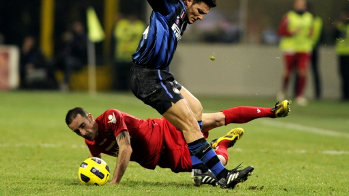 Inter Mediolan pokonał Cagliari Calcio w meczu 12. kolejki włoskiej Serie A 2:1 (0:0). Dzięki wygranej, podopieczni Claudio Ranieriego uciekli nieco od... strefy spadkowej.