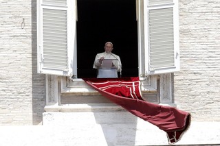 Papież modli się za Irak. I prosi: módlcie się za mnie