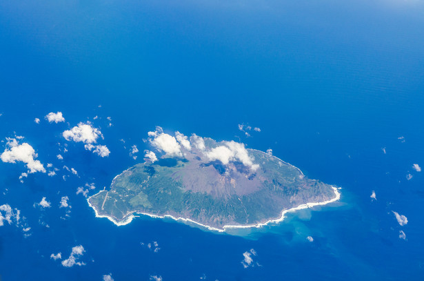 Widok z powietrza na wyspę Suwanose