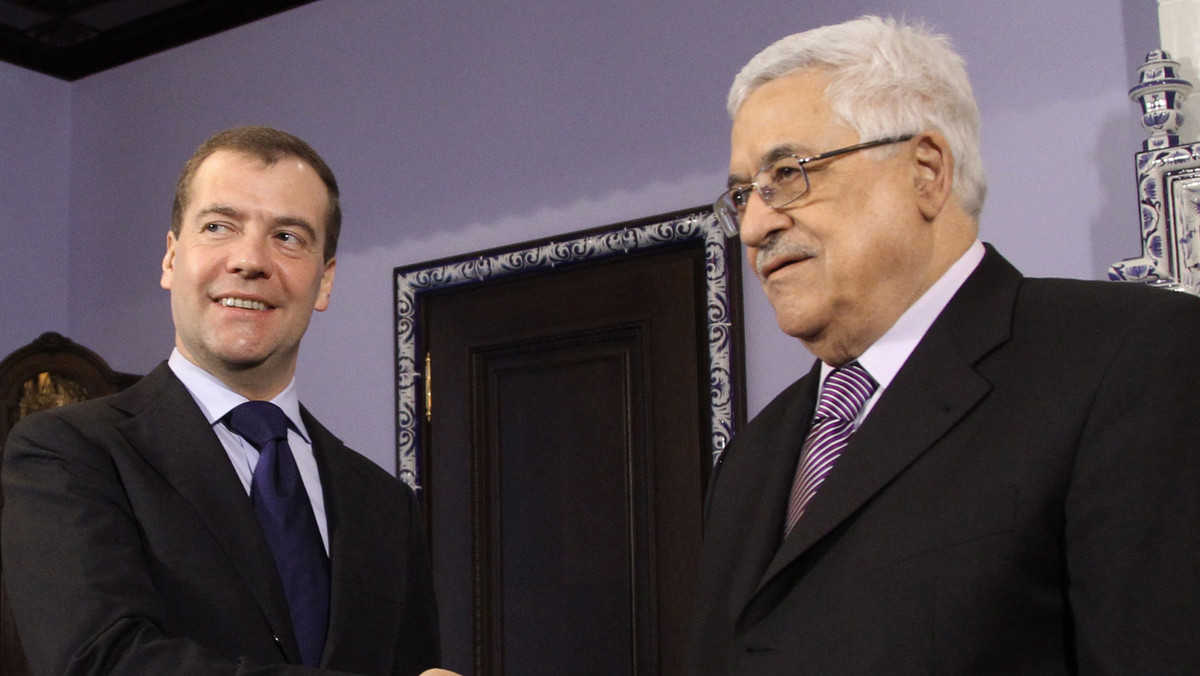 Prezydent Autonomii Palestyńskiej Mahmud Abbas spotkał się w piątek w Moskwie z przywódcą Rosji Dmitrijem Miedwiediewem, z którym rozmawiał o negocjacjach palestyńsko-izraelskich, a także o sytuacji w sąsiadujących z Autonomią Palestyńską krajach arabskich.