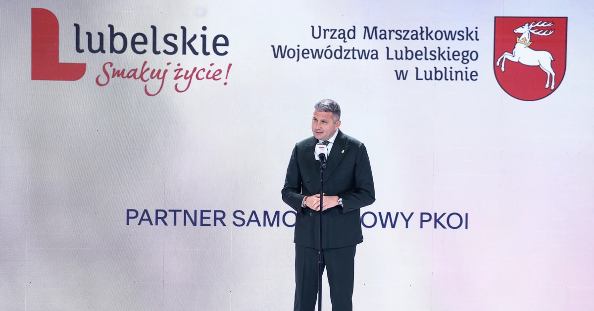 PiS nie opuszcza swoich. Stąd płyną miliony zł dla Piesiewicza i TV Republika