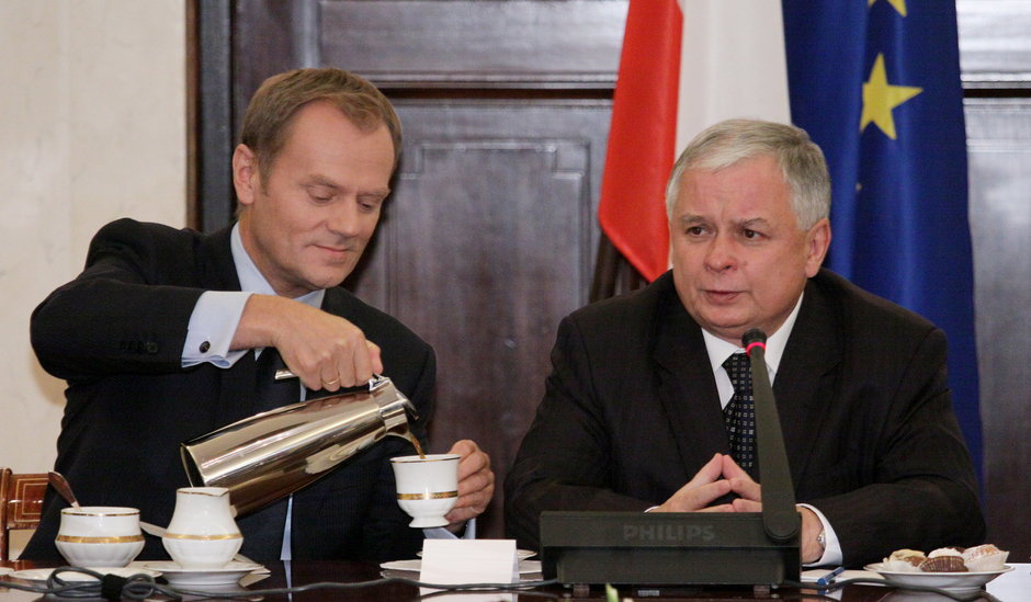 Donald Tusk i Lech Kaczyński podczas posiedzenia Rady Gabinetowej, 28.10.2008 r.
