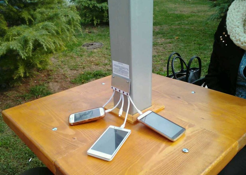 Moguće punjenje pet uređaja u isto vreme