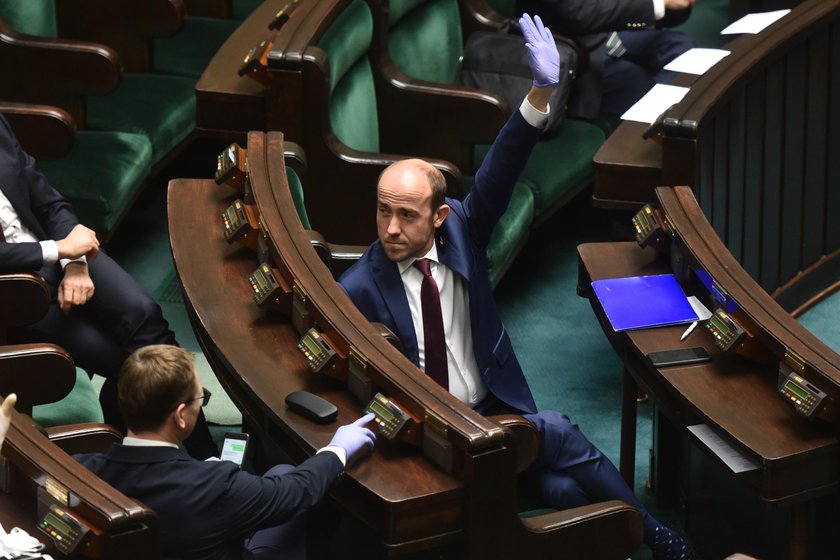 PiS w ramach specustawy zmienił Kodeks wyborczy. Opozycja oburzona