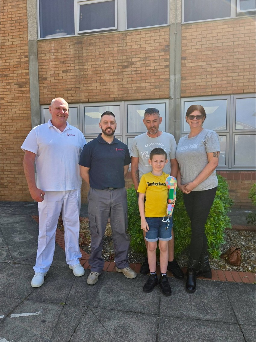 Tobi je uključen u svaki korak 