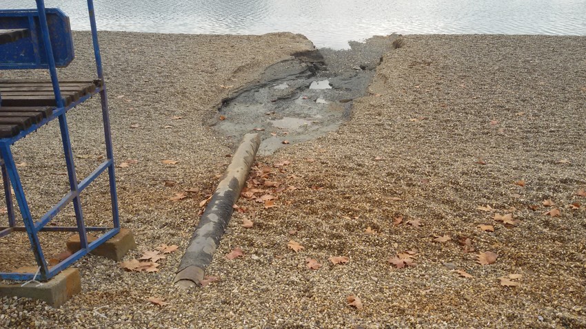 Cen na plaži iz koje je voda ulazila u jezero