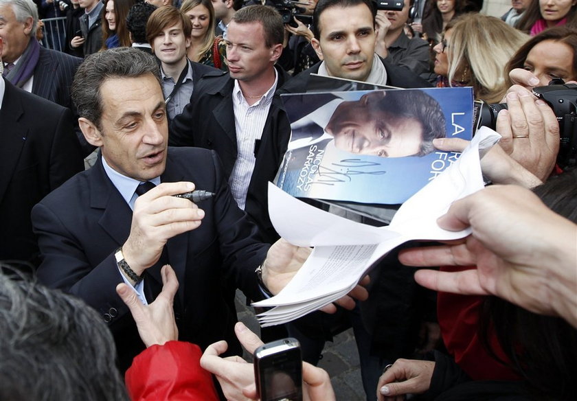 Adieu Sarkozy i Bruni? Bo Francuzi...