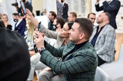 Bartłomiej Misiewicz bryluje na salonach. Zdradził, co z jego ślubem