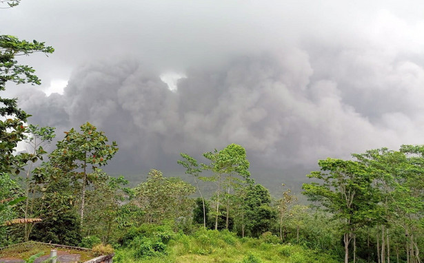 Erupcja wulkanu Semeru