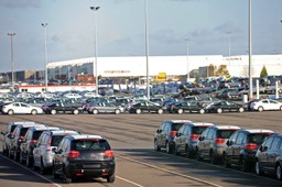 Motoryzacja: koncerny zwalniają pracowników i czekają na lepsze jutro