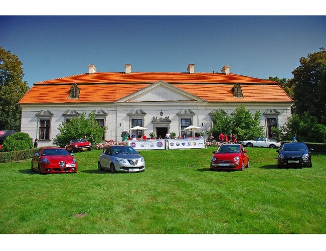 Perły dawnej i współczesnej włoskiej motoryzacji zjechały z całej Polski w jedno miejsce na dwa dni święta pasjonatów włoskiego stylu życia i motoryzacji