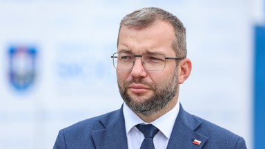 Minister zgłosił zniszczenie banerów. Sam mógł mieć problemy