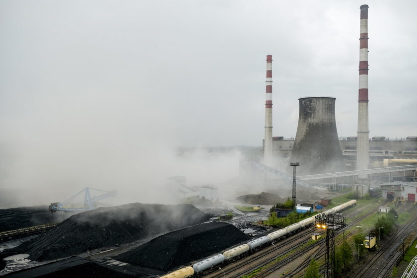 Będzin. Wyburzenie chłodni kominowej w elektrowni Łagisza