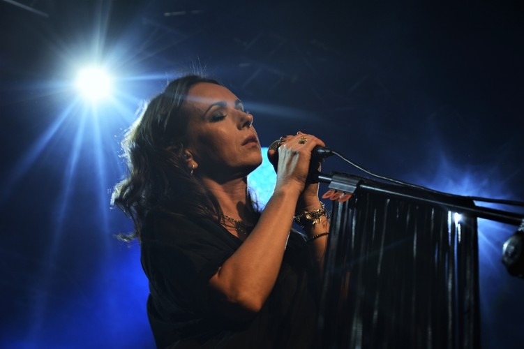 Kasia Kowalska na scenie klubu Stodoła. Warszawa, 25 listopada 2018 roku