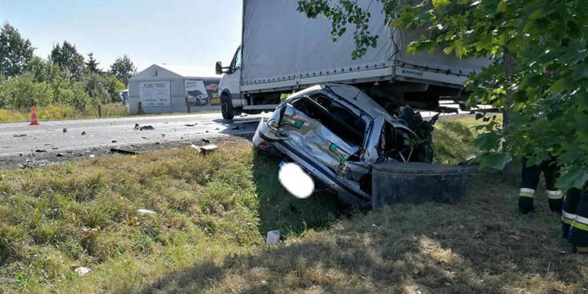 Karambol pod Bydgoszczą. Ciężarówka uderzyła w auto, później było już tylko gorzej