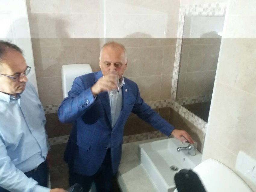 Goran Vesić probao "zatrovanu" česmovaču 