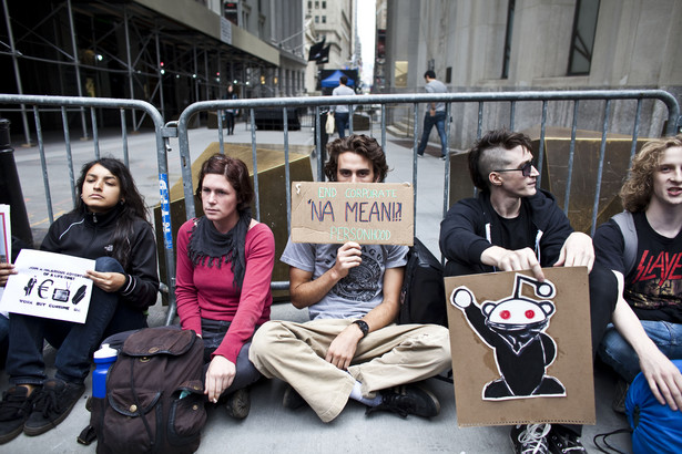 Okupacja Wall Street: młodzi protestują przed siedzibą NYSE, 17 września 2011