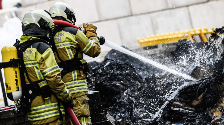 Félresikerült egy második világháborús bomba hatástalanítása / Fotó: MTI