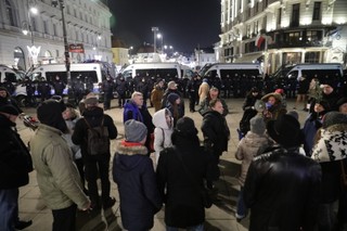 Marsz pamięci ofiar katastrofy smoleńskiej wyruszył w kierunku Pałacu Prezydenckiego