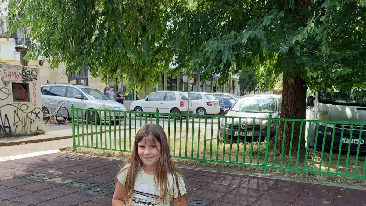 Elena (12) se bori protiv opakog tumora na mozgu, ali potrebna joj je naša pomoć