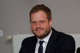 Cieszyński: Aplikacje rządowe w telefonach mają dużą wiarygodność. mObywatel funkcjonalność będzie miał jak w banku [WYWIAD]