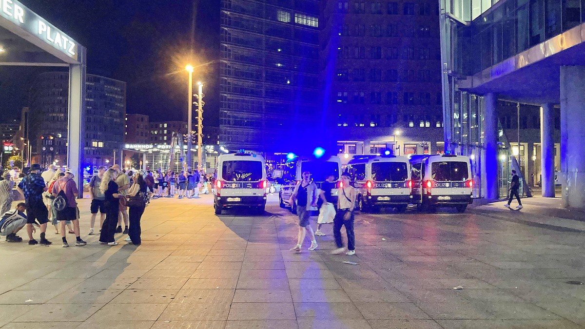 Automobilom uleteo u grupu ljudi u Berlinu 