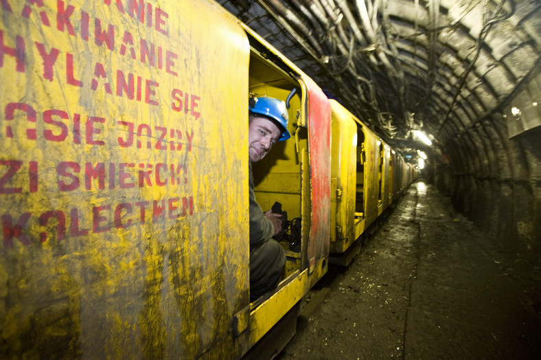 Kolejka w kopalni węgla Tauronu w Jaworznie