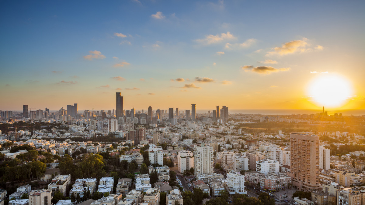 Izraelski minister spraw wewnętrznych Gideon Sa'ar oświadczył dzisiaj, że nie będzie dłużej zezwalał, by supermarkety w Tel Awiwie były otwarte w szabat. Liberalni Izraelczycy krytykują to jako religijny przymus wobec świeckiego społeczeństwa.