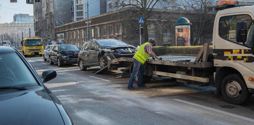 Policjanci oskarżeni. Przyjmowali łapówki od „laweciarzy”