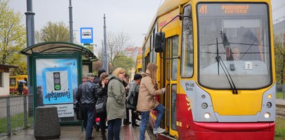 Podróżował na dachu tramwaju