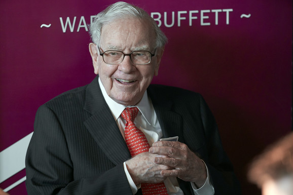 Konačno otkrivena misterija: Evo u koju je kompaniju Warren Buffet uložio čak 7 milijardi dolara! Povezana s Trampom, i srušenim mostom