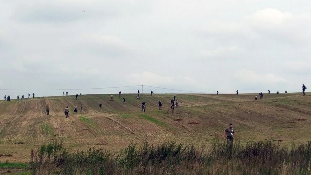 Ledwie trzy dni trwają badania archeologiczne Pól Grunwaldu, a przeszukujące je osoby wykopały już wiele cennych historycznie przedmiotów. Liczą jednak na więcej, bo przed nimi jeszcze pięć dni poszukiwań.