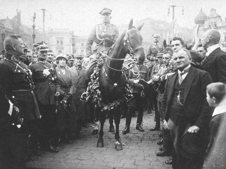 Wojsko polskie na czele z gen. broni Stanisławem Szeptyckim wkracza do Katowic, 20 czerwca 1922 r.