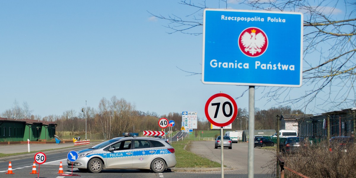 Granice Polski zostały zamknięte w związku z epidemią koronawirusa. Ich ponowne otwarcie i wznowienie swobodnego przepływu osób ma być możliwe nie wcześniej niż 15 czerwca. 