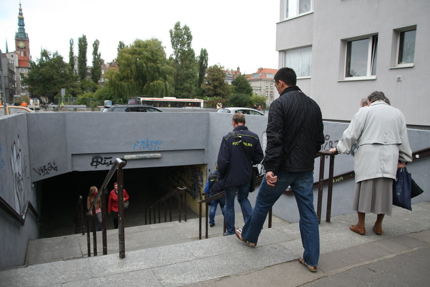 Wejście do tunelu przy ul. Żabi Kruk