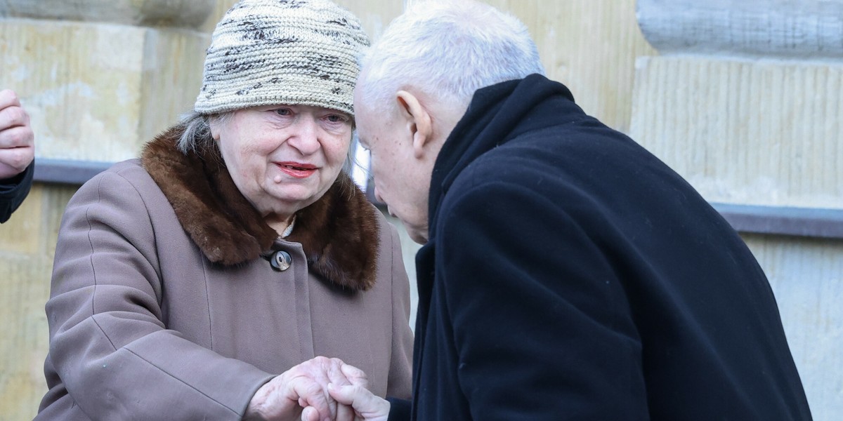 Janina Goss i Jarosław Kaczyński podczas jednej z miesięcznic smoleńskich.