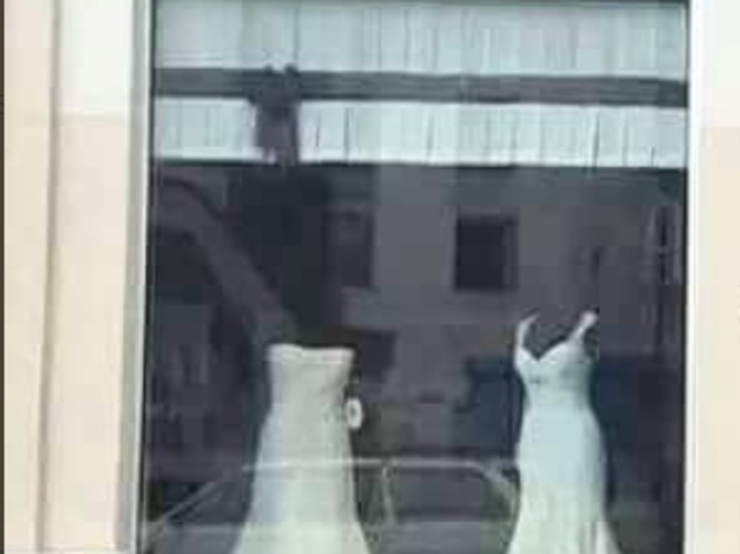 izlog venčanica i poruka za mlade