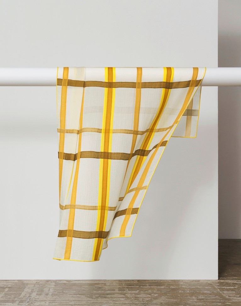 Hermès: Die Kaschmirdecke H Tartan wird von Hand gewoben und eingefärbt.