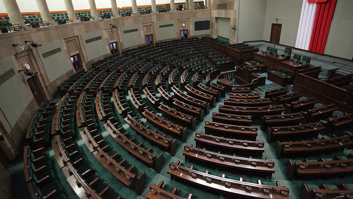 Zgromadzenie stacjonarne, w przeciwieństwie do marszu, będzie mogło być zwołane spontanicznie, w reakcji na nagłe wydarzenie; informację o nim będzie wystarczyło przekazać na 12 godz. przed rozpoczęciem - zakłada projekt, nad którym w środę prace rozpoczął Sejm.