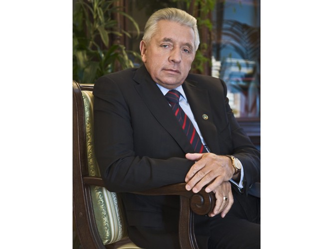 Andrzej Lepper - polityk, założyciel i przewodniczący partii Samoobrona. Zmarł 5 sierpnia 2011 w Warszawie