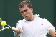 Jerzy Janowicz w białym stroju Wimbledon 2013