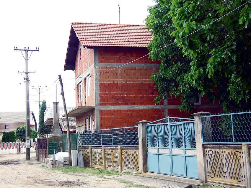 Očuh u kući nasmrt pretukao Lunu, pa tražio od njene majke da joj zajedno presvuku krvavu odeću i da policiji kažu da je "dete palo sa terase" 