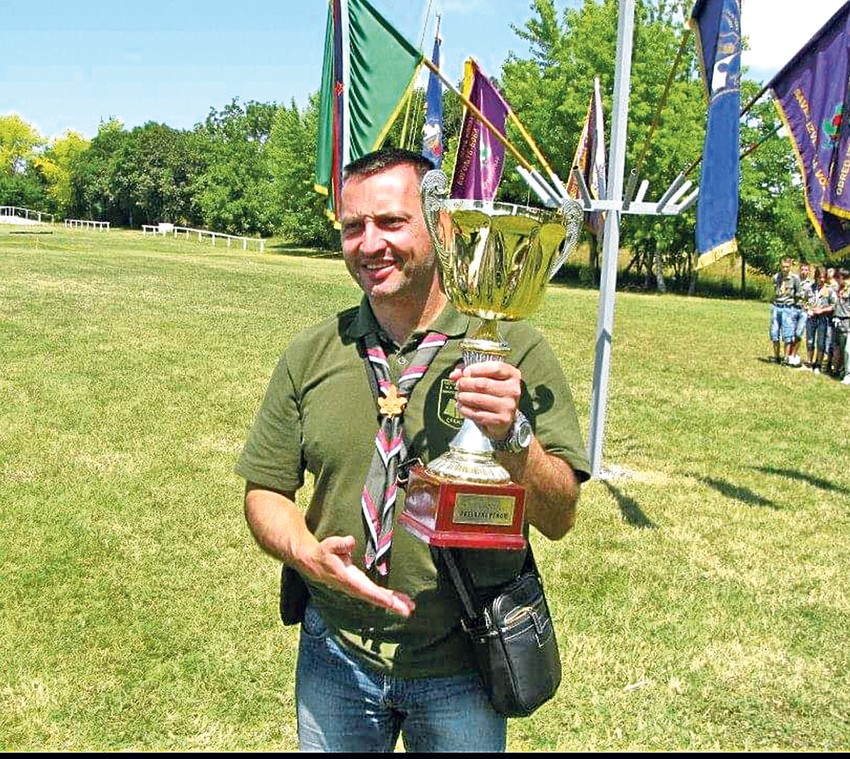 Izviđačka životna škola i izviđački sistem vaspitanja ostavljaju trajan, pozitivan pečat na mladu ličnost, što tu ličnost prati tokom celog života