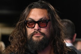 Kleo se da će OSTARITI pored starije žene i da je VOLI KAO BOGA pa našao MLAĐU:  Bivša mu ima 57, a nova devojka 33 GODINE, čim je ZVANIČNO izašao iz braka, odmah uleteo u novu vezu