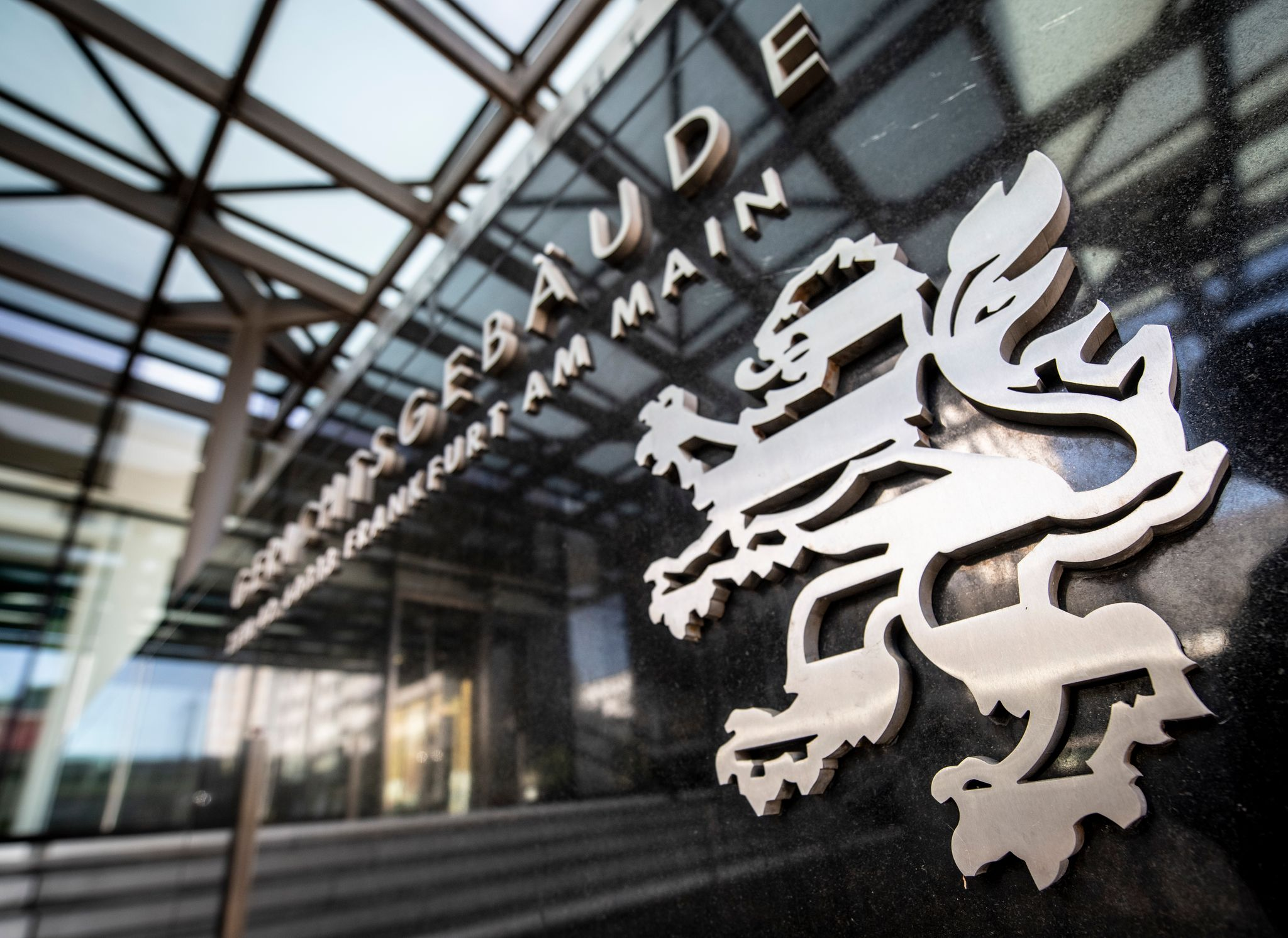 Banken müssen Kunden über Negativzins-Verbot informieren
