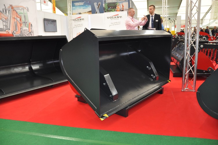 Model dostępny jest w szerokości od 1,35 do 2,4 metra. Największy
egzemplarz waży prawie pół tony. To właśnie w solidności i mocnej konstrukcji producent z Nowego Opola upatruje swoich szans na rynku polskim oraz niemieckim.