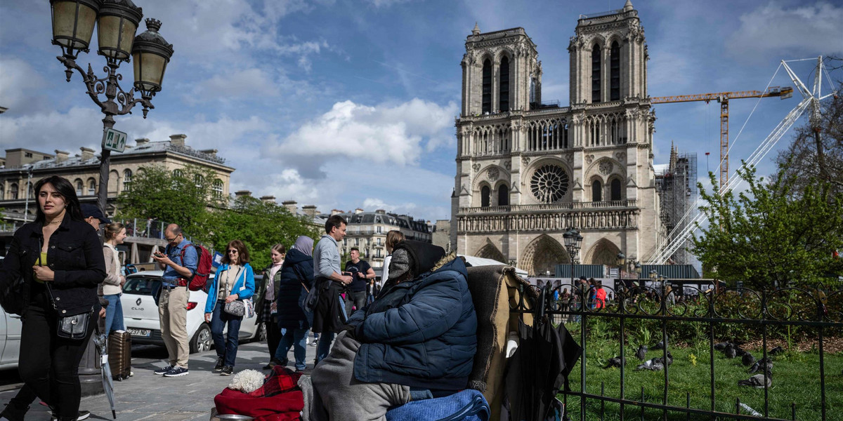 Paryż pozbywa się bezdomnych przed igrzyskami olimpijskimi. 