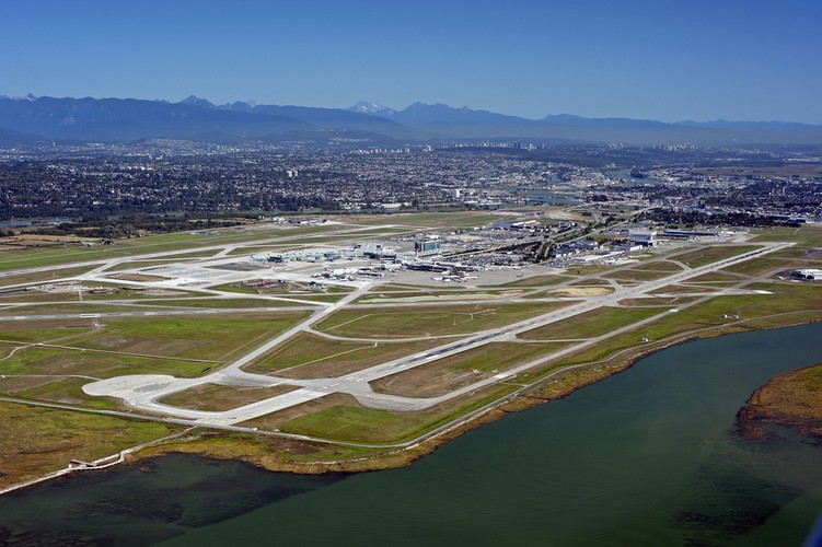 9. miejsce należy do jedynego lotniska, które położone jest w Ameryce Północnej. Chodzi o kanadyjskie lotnisko w Vancouver.